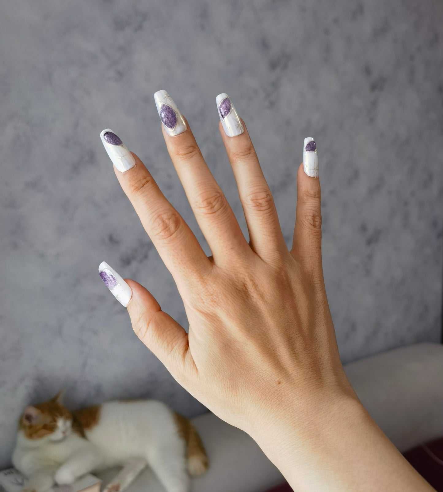 Faux ongles Stellar Mirage faits main, forme trapèze moyenne | Finition miroir élégante avec des accents étoilés