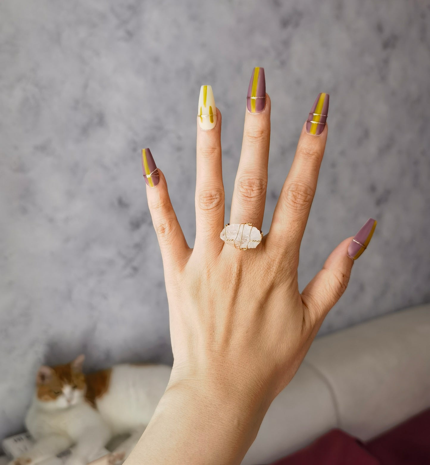 Ongles autocollants trapézoïdaux faits main, dégradé violet-vert | Design français élégant avec de gracieux accents dorés
