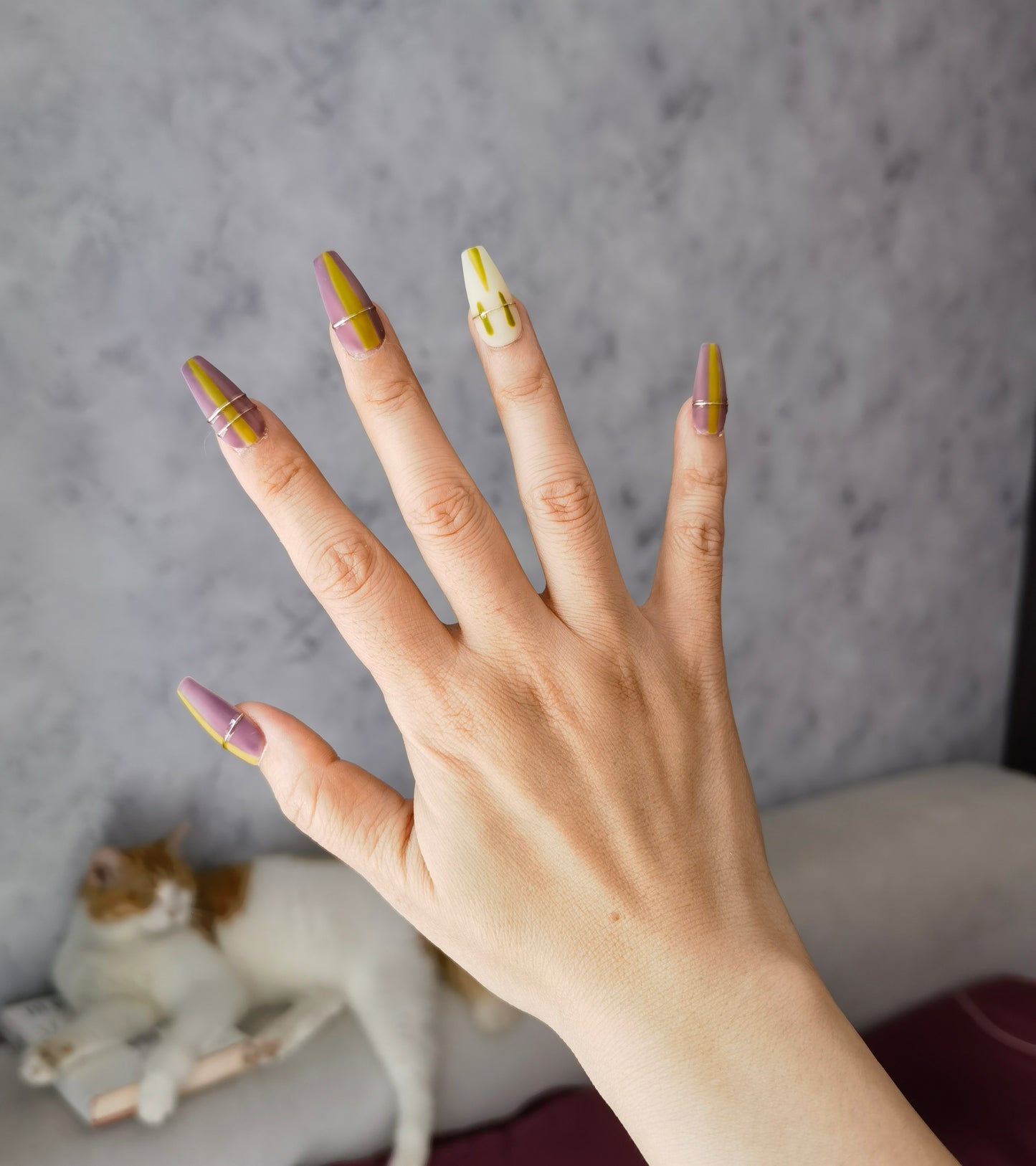 Ongles autocollants trapézoïdaux faits main, dégradé violet-vert | Design français élégant avec de gracieux accents dorés