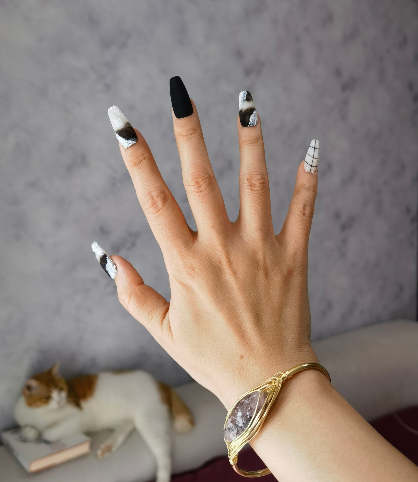 Obsidian Gypsum Handmade Mid-Trapezoid Press-On Nails | Subtle Elegance in Matte Black and Silver | Perfect for Autumn & Winter