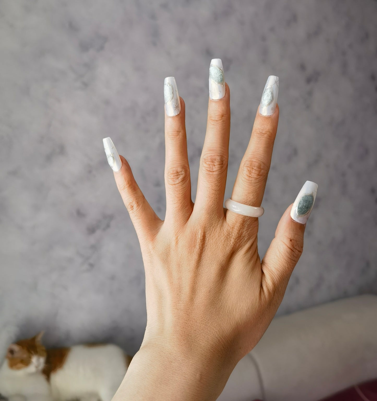 Faux ongles Stellar Mirage faits main, forme trapèze moyenne | Finition miroir élégante avec des accents étoilés