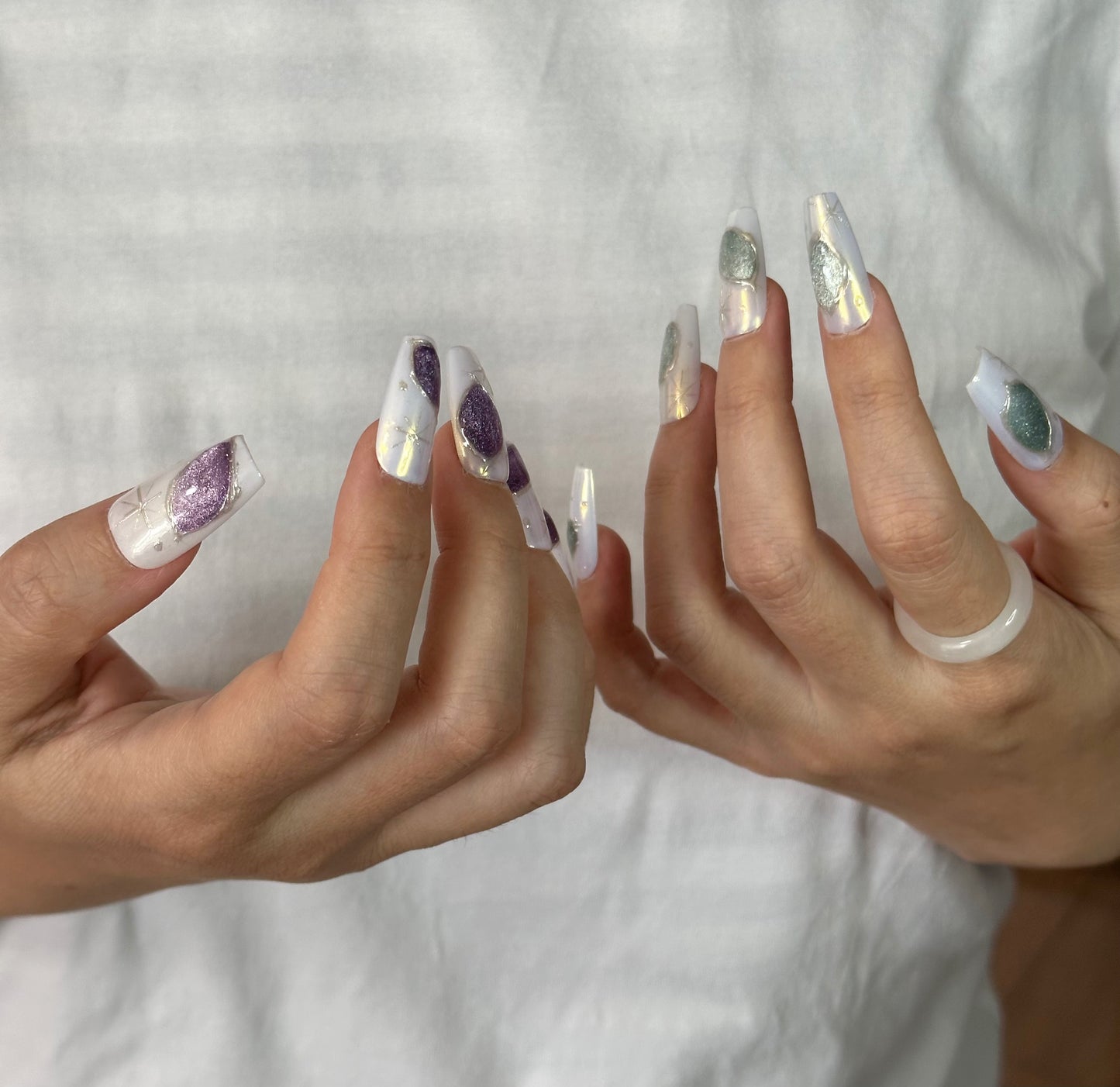 Faux ongles Stellar Mirage faits main, forme trapèze moyenne | Finition miroir élégante avec des accents étoilés