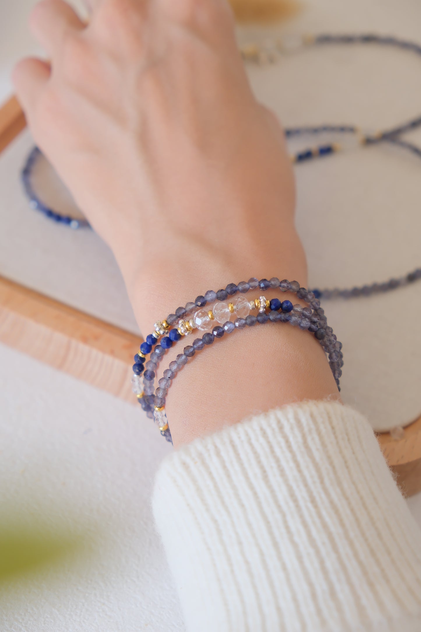 Collier court en lapis-lazuli – Simplicité sereine
