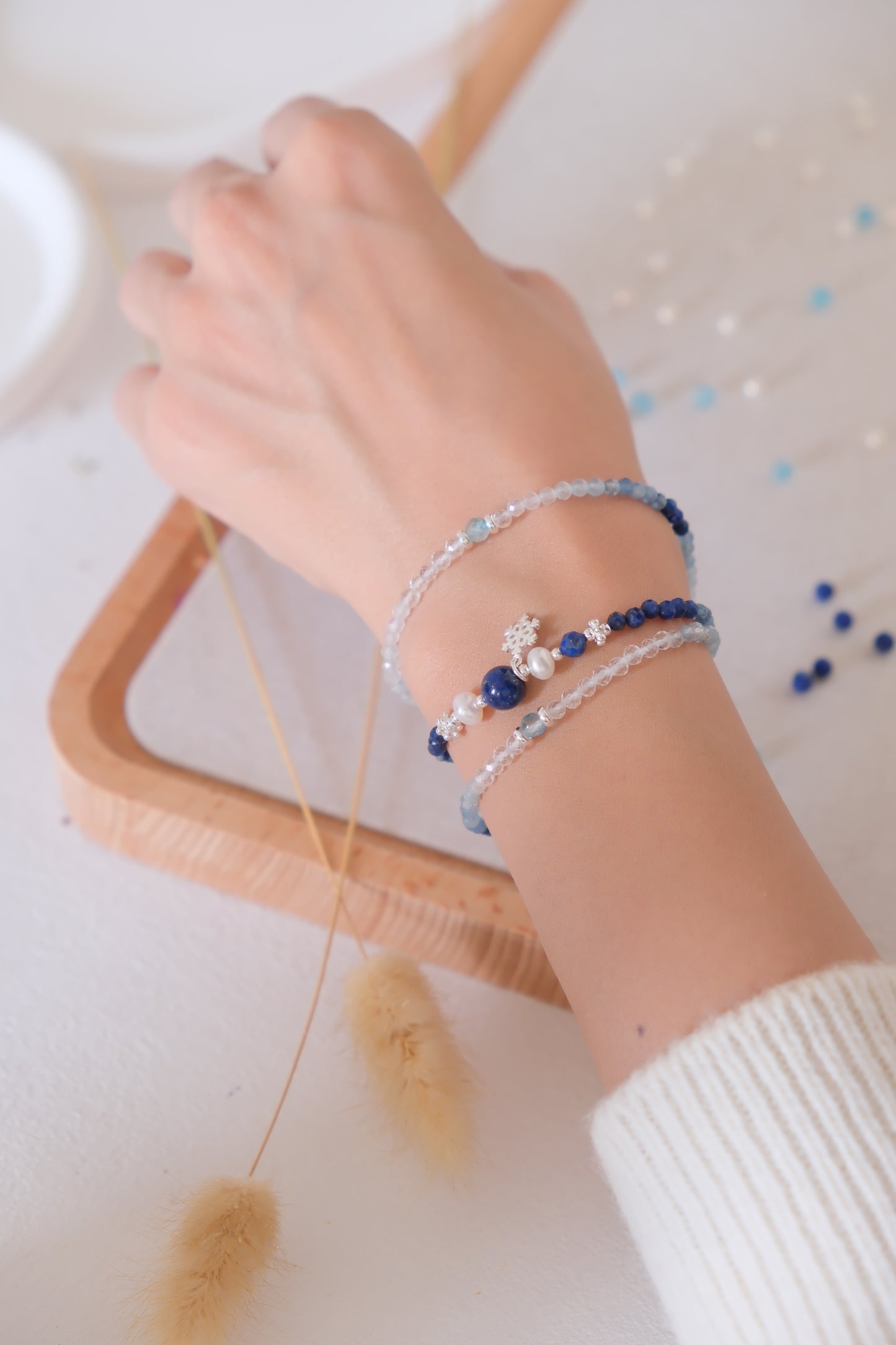 Collier court en cristal bleu et blanc inspiré de La Reine des Neiges – Icy Simplicity