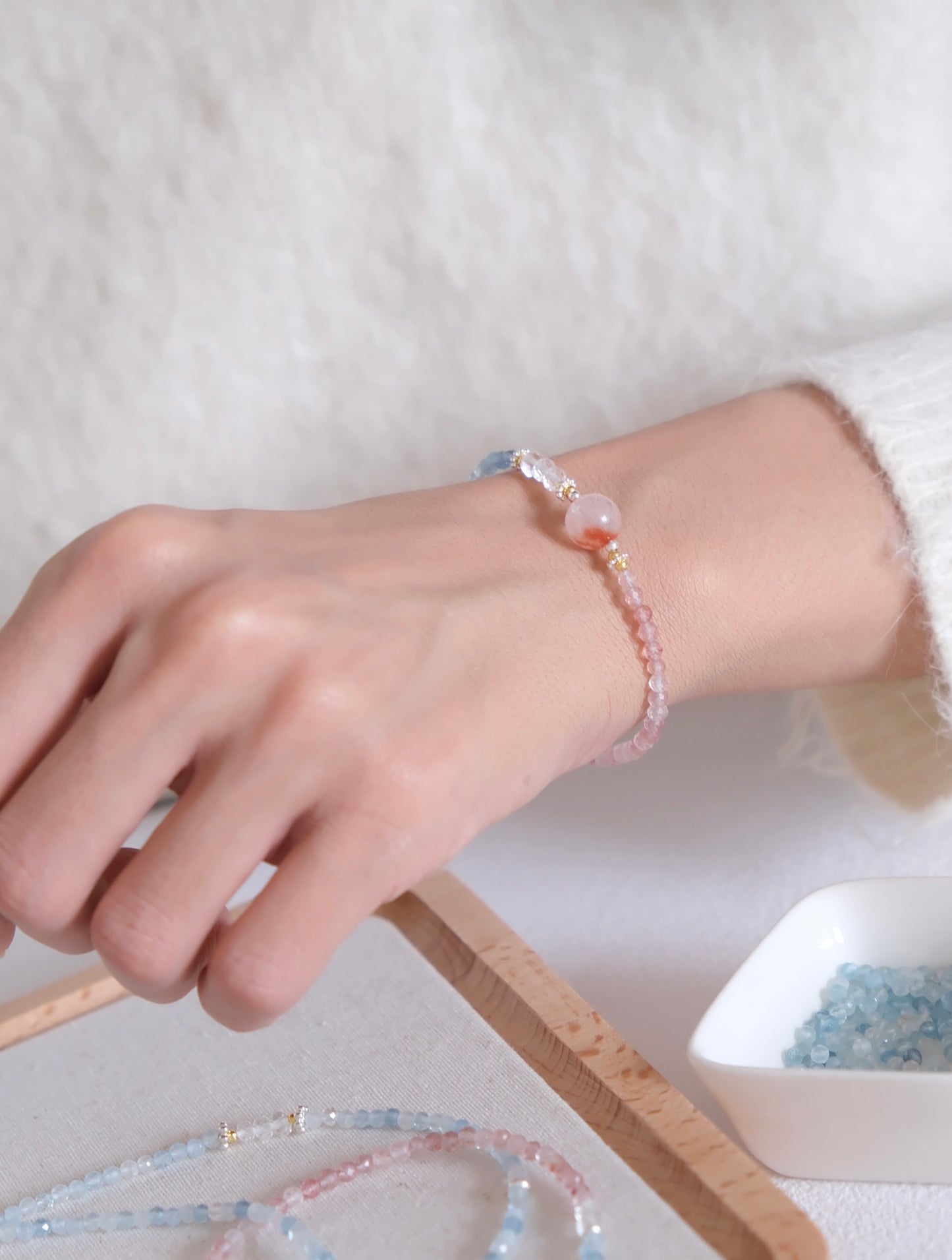 Bracelet en cristal bleu et rose – Harmonie en fleurs