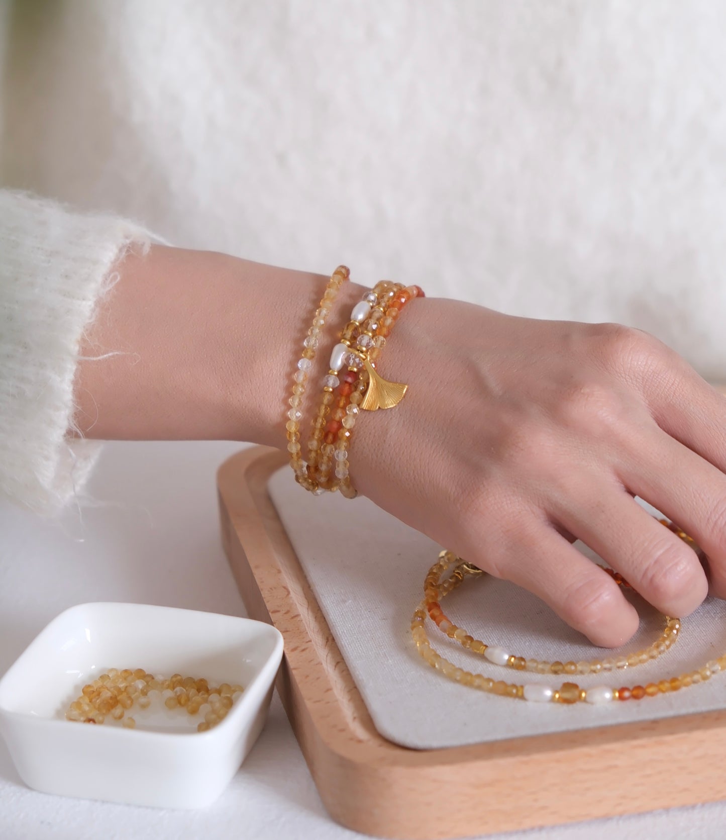 Collier long en feuille d'érable dorée et citrine – Éclat d'automne