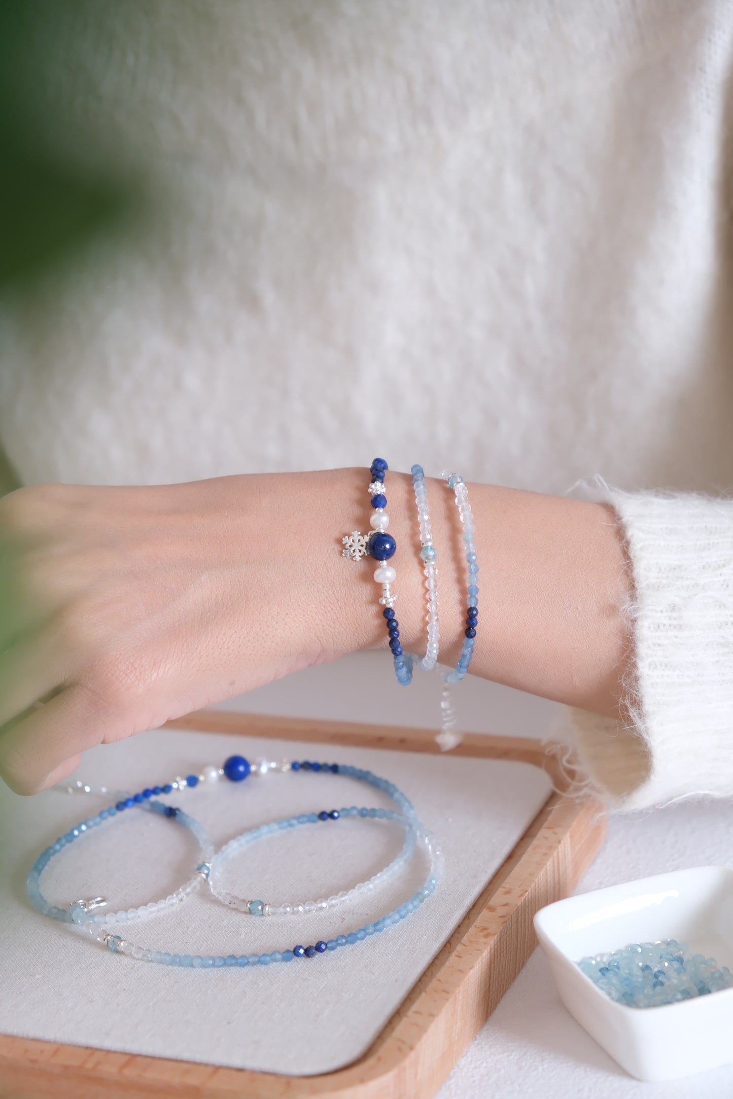 Collier court en cristal bleu et blanc inspiré de La Reine des Neiges – Icy Simplicity