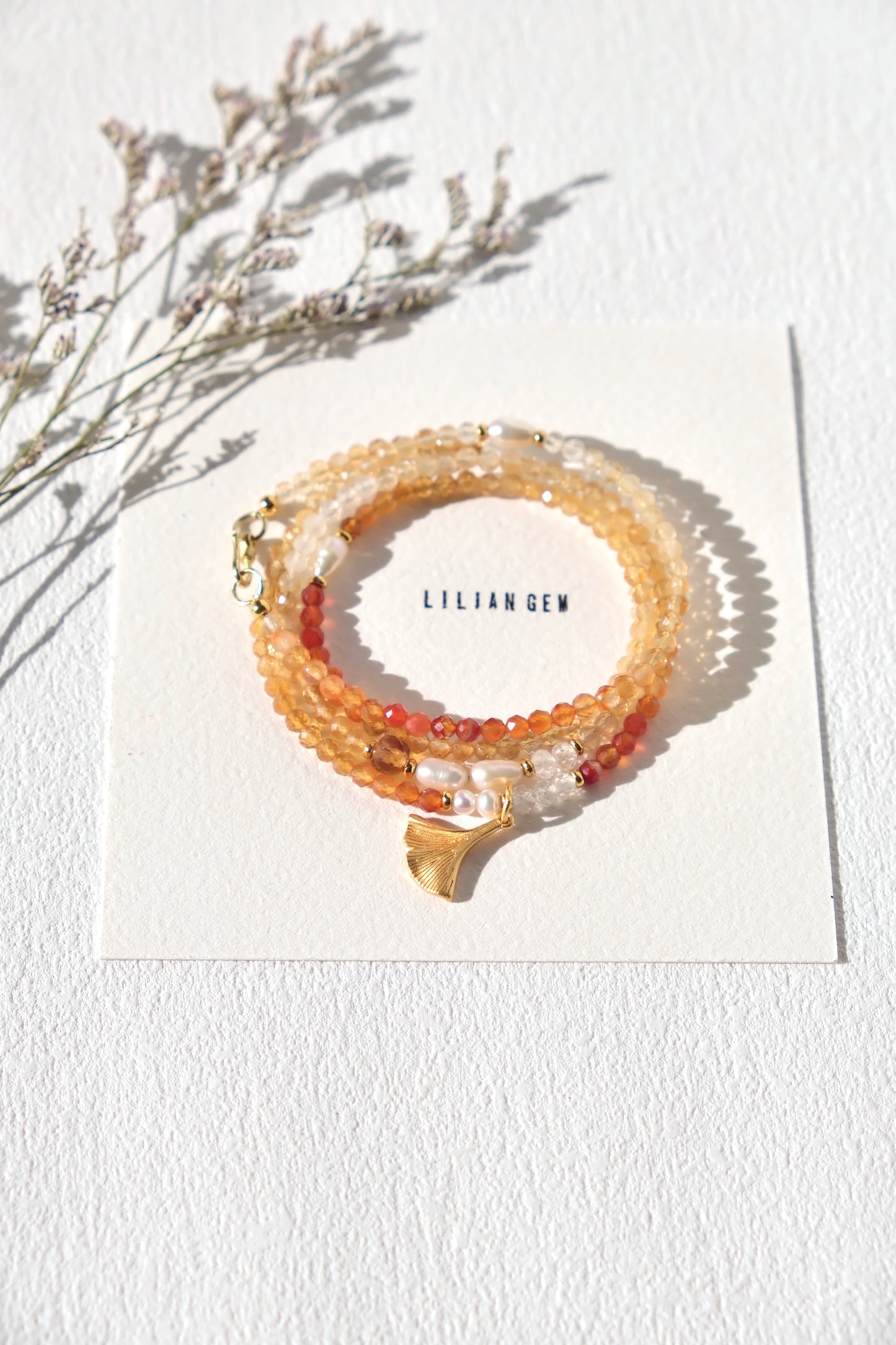Collier long en feuille d'érable dorée et citrine – Éclat d'automne