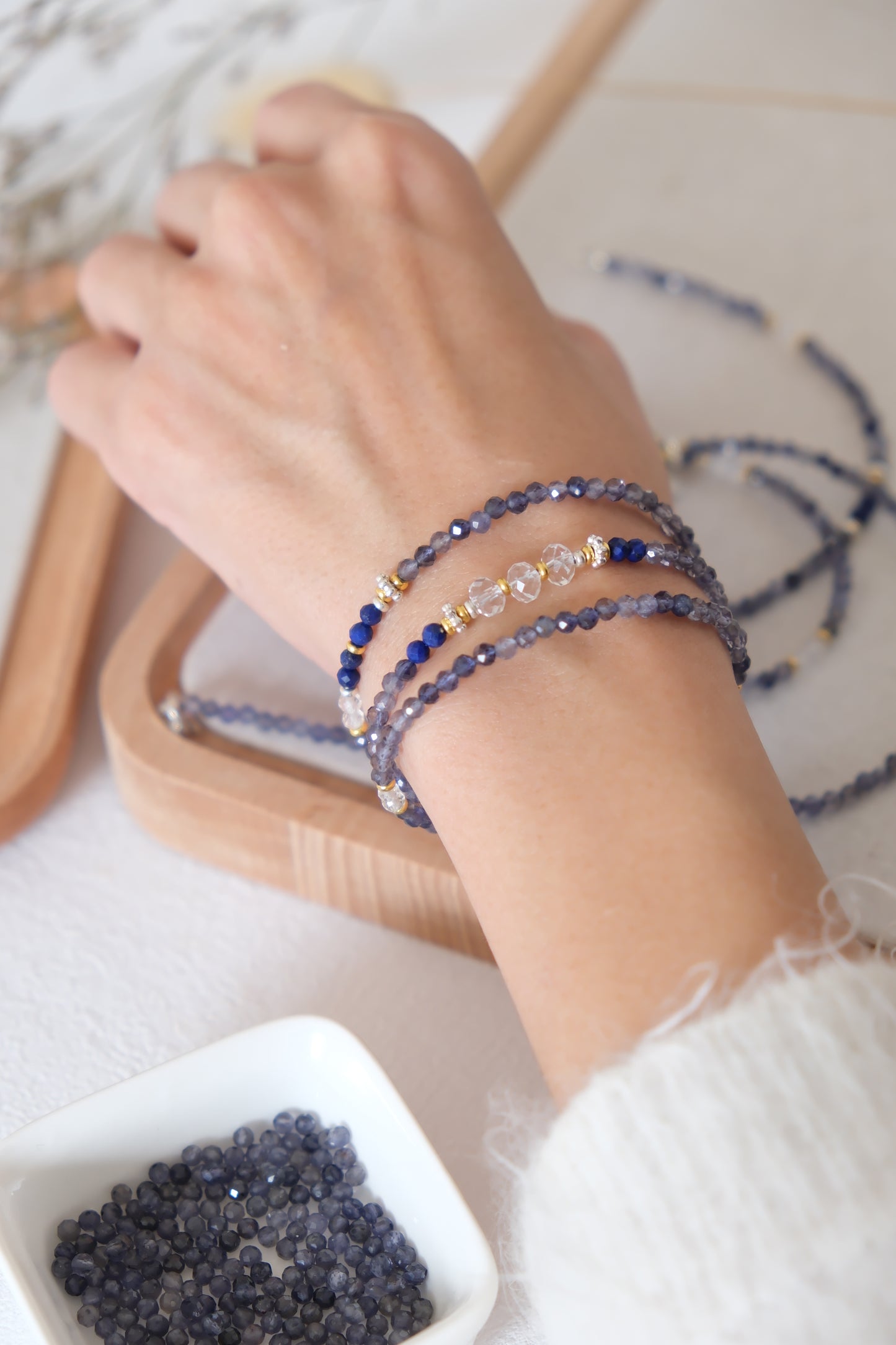 Collier court en lapis-lazuli – Simplicité sereine