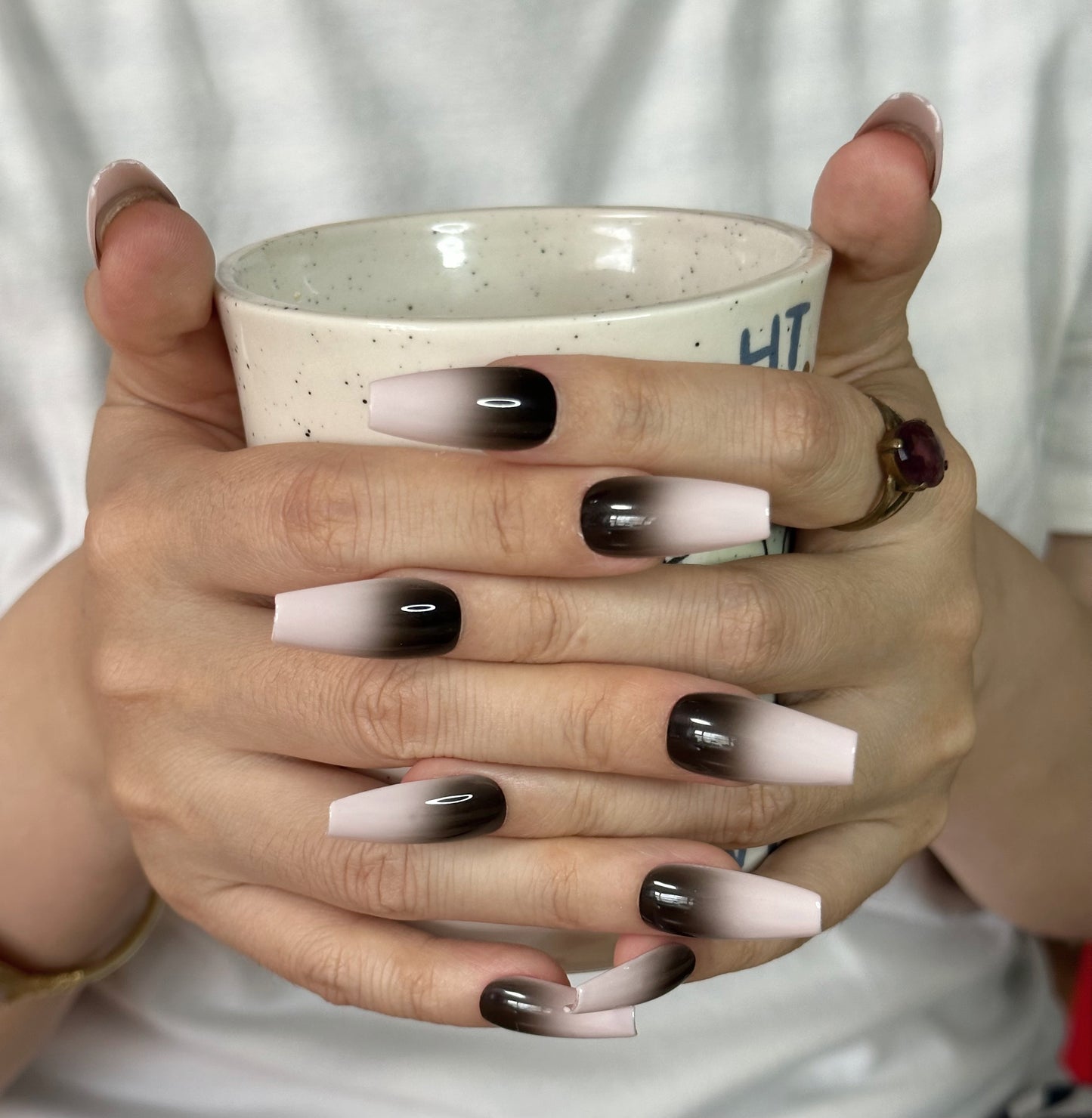 Ongles autocollants mi-trapèzes dégradés rose à noir | Ensemble d'ongles ombrés faits main