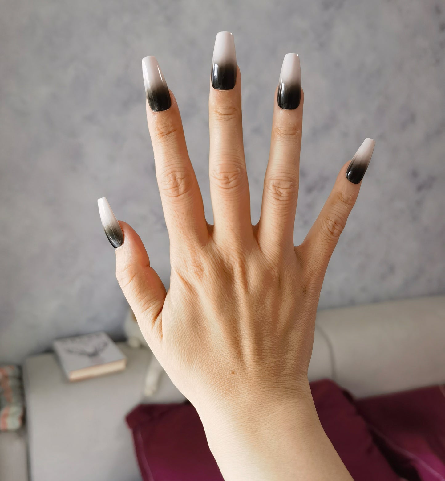 Ongles autocollants mi-trapèzes dégradés rose à noir | Ensemble d'ongles ombrés faits main