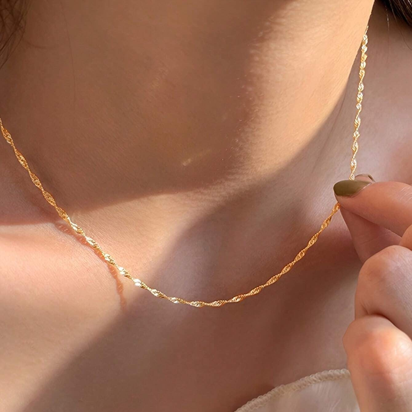 Simple & Stylish Plain Chain