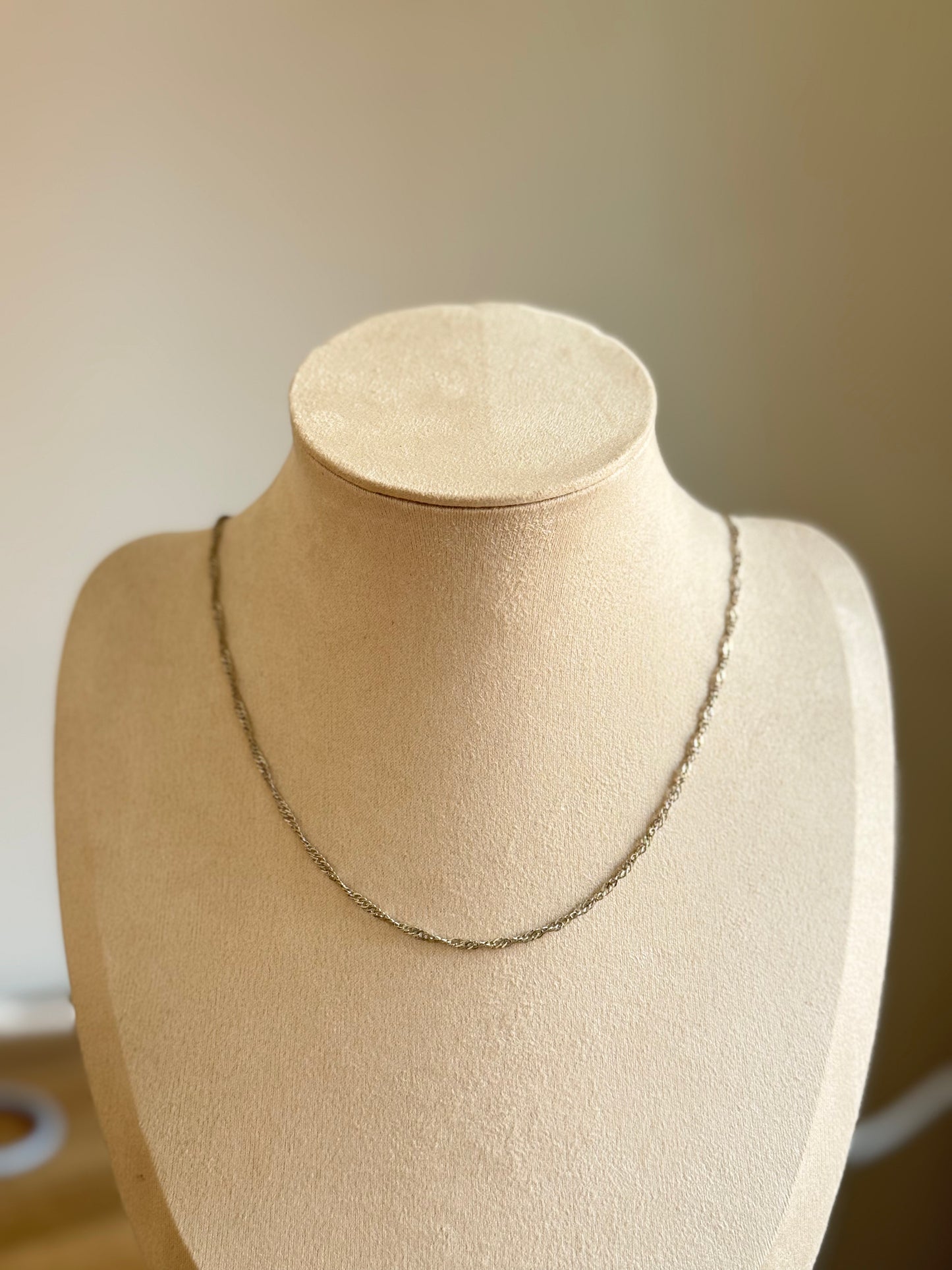 Simple & Stylish Plain Chain