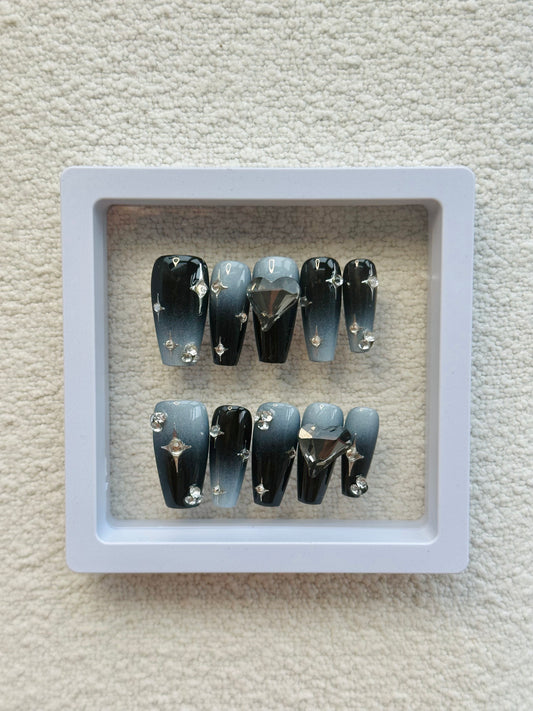 Blueberry Love Lock Handmade Mid-Trapezoid Press-On Nails | Cool and Mysterious Black & Deep Blue Design