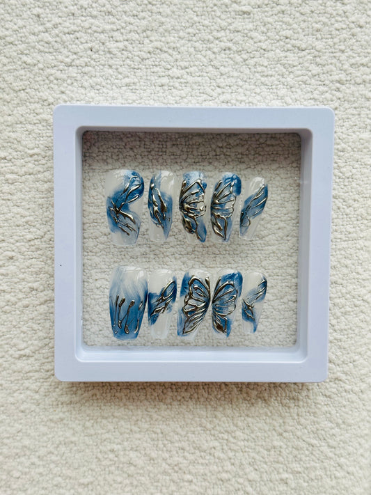 Ongles autocollants mi-trapèze faits main « Rêves du ciel étoilé » | Élégance céleste bleu ciel et argent
