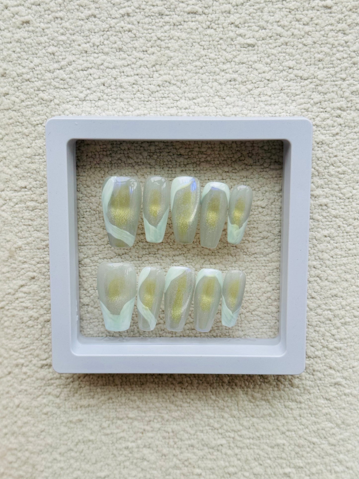 Faux ongles trapézoïdaux à paillettes subtiles au clair de lune | Design serein fait main