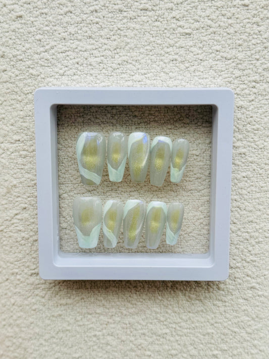 Faux ongles trapézoïdaux à paillettes subtiles au clair de lune | Design serein fait main