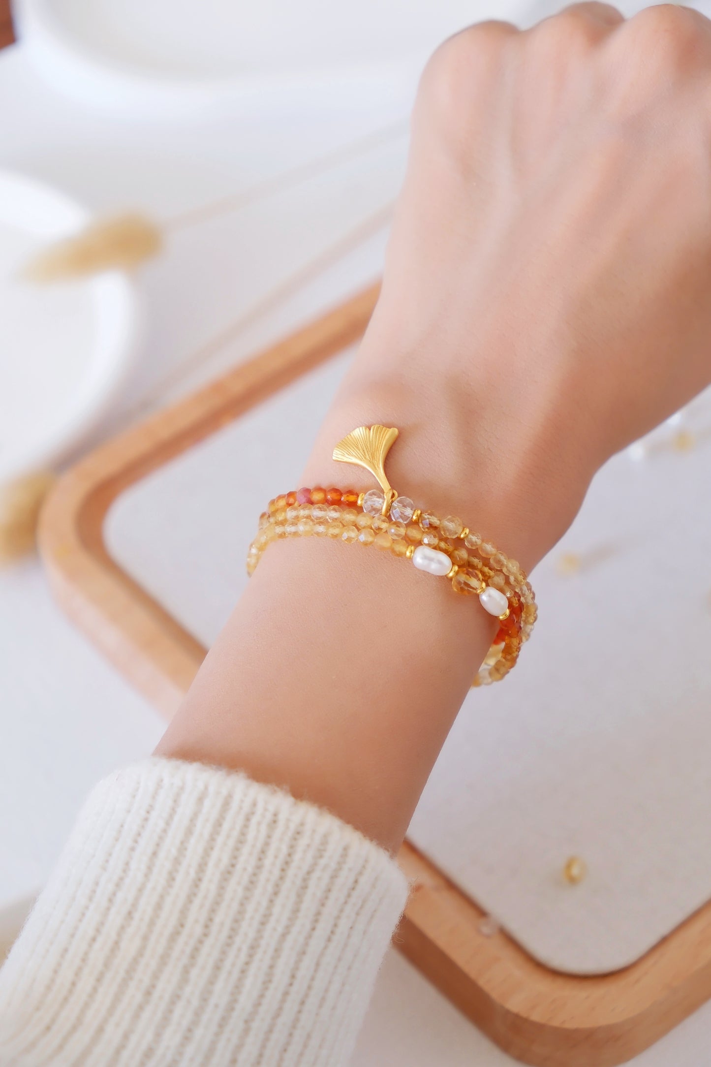 Collier long en feuille d'érable dorée et citrine – Éclat d'automne