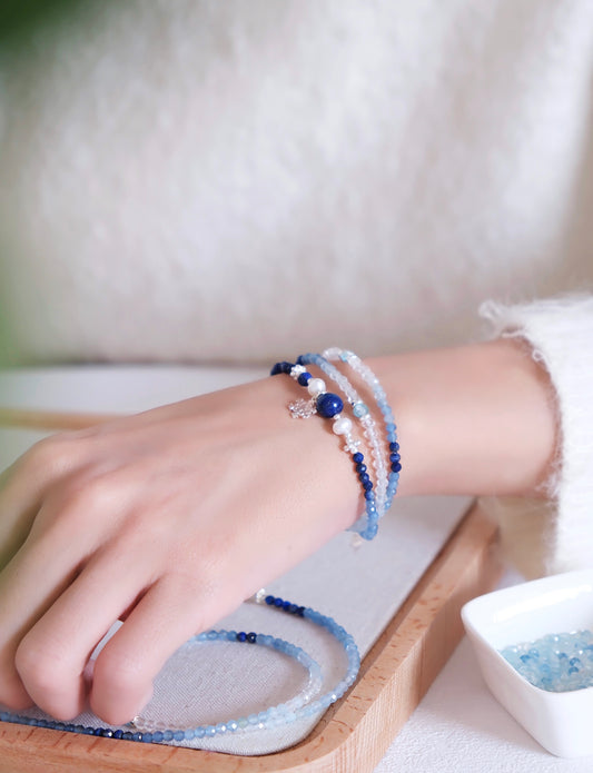 Collier court en cristal bleu et blanc inspiré de La Reine des Neiges – Icy Simplicity