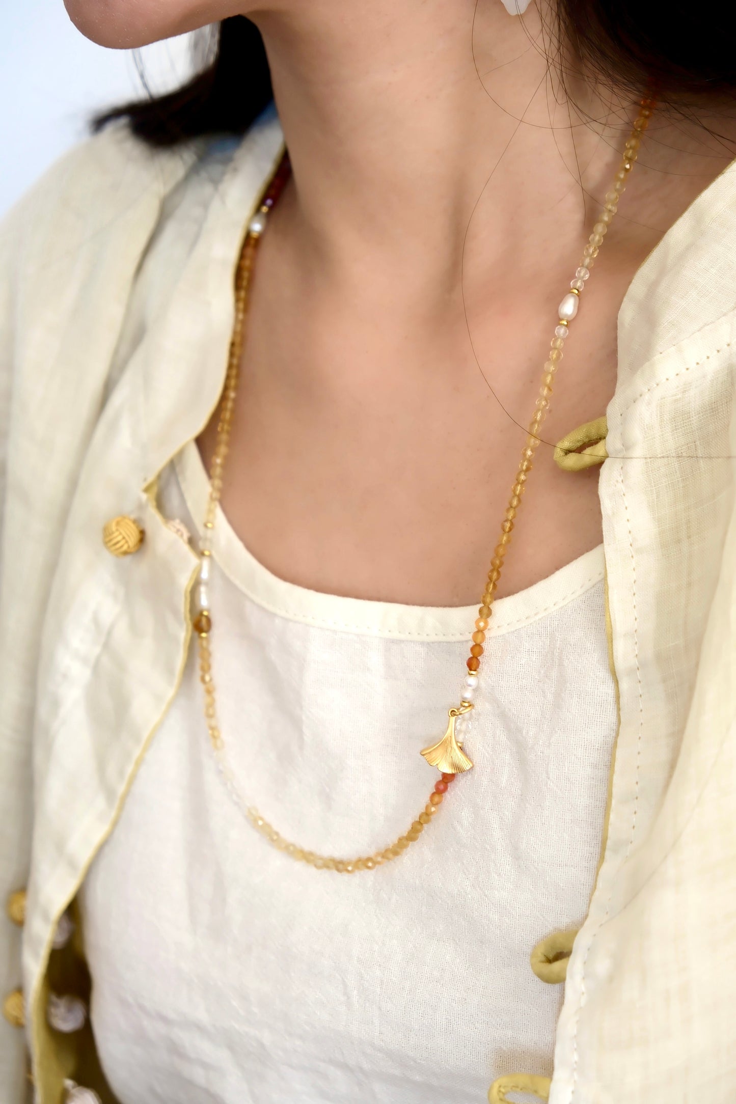 Collier long en feuille d'érable dorée et citrine – Éclat d'automne